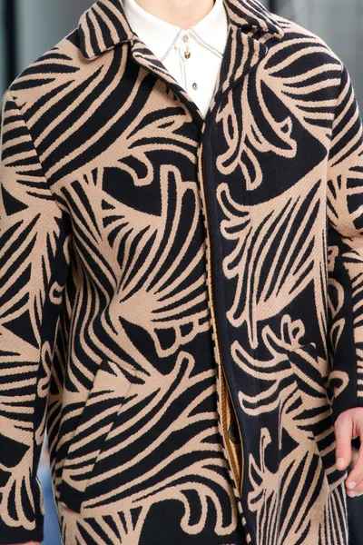 Look 75